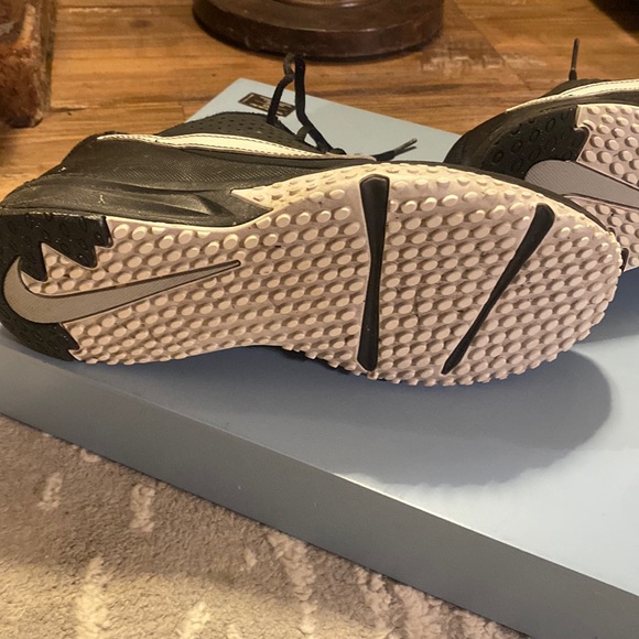 Nike Turf Shoes - Picture 2 of 5